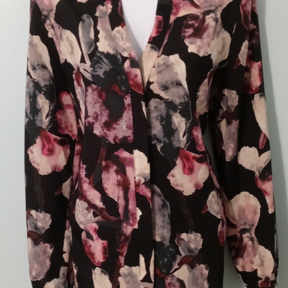 Ivanka Trump Blouse Size Small Hidden Buttons Black with Floral - Picture 6 of 12